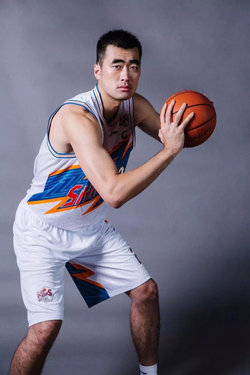 巴塞罗那训练开放日，转会期强势反弹引欢呼，CBA常规赛在即，医务组通报恢复的简单介绍-开云体育官网